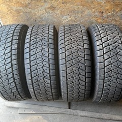 バリ山　BRIDGESTONE DM-V2 265/70R15 スタッドレス  タイヤ　2018年製