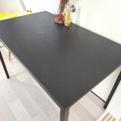 シンプルなテーブル（黒）