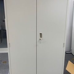 美品 スチールキャビネット 書庫 鍵付き