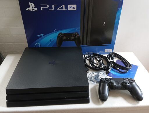 美品 PS4 Pro 1TB ジェットブラック CUH-7100B B01