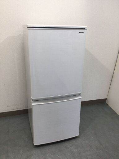 （12/5受渡済）JT4768【SHARP/シャープ 2ドア冷蔵庫】美品 2017年製 SJ-D14D-W 137L 家電 キッチン 冷蔵冷凍庫