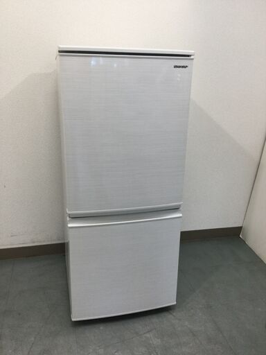 (12/1受渡済)JT4767【SHARP/シャープ 2ドア冷蔵庫】美品 2019年製 SJ-D14E-W 137L 家電 キッチン 冷蔵冷凍庫