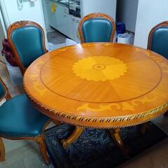 丸テーブルと椅子