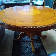 丸テーブルと椅子