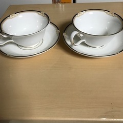 紅茶カップ、2客、　&  小皿一枚