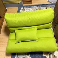 黄緑　折りたたみ　ソファ　ベッド　①