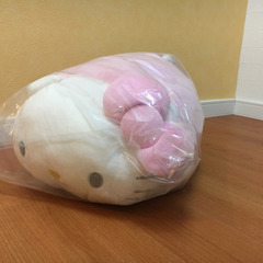 【新品未使用】キティちゃん　ぬいぐるみクッション枕