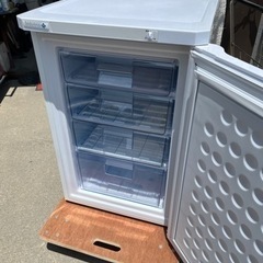 激安!! 冷凍庫 4段 ノーフロスト アップライトフリーザー 2017年 FFU85R