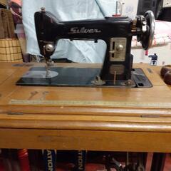 足踏みミシン STELミシン 稀少品 実働品 使用できます。　レトロ品 足踏みミシン STELミシン 稀少品 実働品 使用できます。 レトロ品