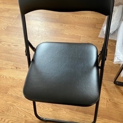 黒パイプ椅子