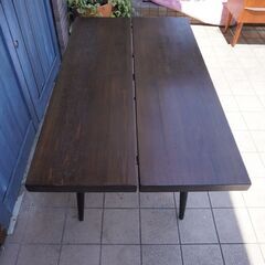 稀少なLaukaan puu(ラウカンプー)社のIlmari Tapiovaara（イルマリ・タピオヴァーラ）デザイン、ピルッカテーブルです。名作北欧家具のダイニングテーブルをインテリアに。CF426