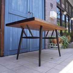 稀少なLaukaan puu(ラウカンプー)社のIlmari Tapiovaara（イルマリ・タピオヴァーラ）デザイン、ピルッカテーブルです。名作北欧家具のダイニングテーブルをインテリアに。CF426