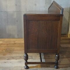 最終価格【soor ploom】Birdie Tunic 4Y-英国アンティーク家具、北欧ヴィンテージ家具を取り扱う、LLOYD\'S ANTIQUES(ロイズ・アンティークス)のオーク材 バフェです。クラシックでエレガントなデザインが魅力のサイドボード♪CF427