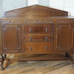 最終価格【soor ploom】Birdie Tunic 4Y-英国アンティーク家具、北欧ヴィンテージ家具を取り扱う、LLOYD\'S ANTIQUES(ロイズ・アンティークス)のオーク材 バフェです。クラシックでエレガントなデザインが魅力のサイドボード♪CF427