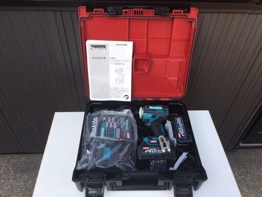 【定価の50％OFF / 新品・未使用品】　makita（マキタ）　40Vmax　充電式インパクトドライバ　TD001GRDX　バッテリー×2＋充電器＋ケース