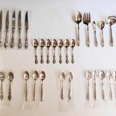 ONEIDA カトラリー 全33点 ステンレス製 キューブマーク入り 未使用品 ONEIDA カトラリー 全33点 ステンレス製 キューブマーク入り 未使用品