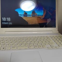 白富士通 高速SSD メモリ4G大画面15.6インチ　カメラ内蔵...