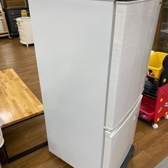 I678 シャープ SHARP SJ-D14E-W 小型 冷蔵庫 137L つけかえどっちも