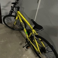ブリヂストン　黄色のクロスバイク自転車