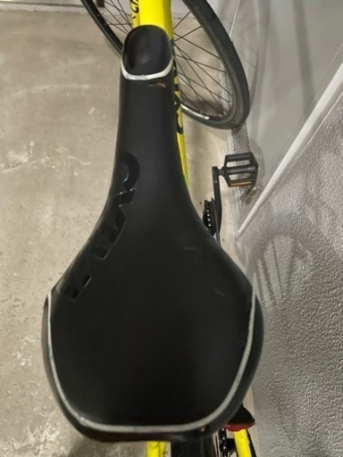 ブリヂストン　黄色のクロスバイク自転車