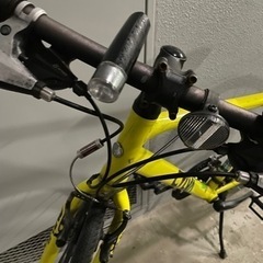 ブリヂストン　黄色のクロスバイク自転車
