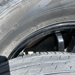 トヨタプリウス　純正タイヤ　ホイール黒（ホイールカバー付き）