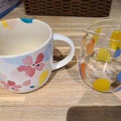 スタバの陶器のコップとガラスのミルクいれ