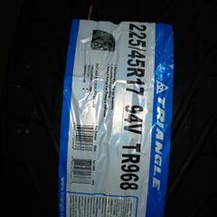 P1レーシング 17インチ 9j+37 ２本セット 新品タイヤ&カバー付き