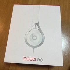 Beats by Dr Dre BT EP ON WHITE