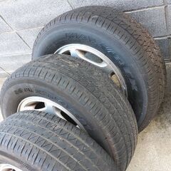 グランドハイエース純正アルミタイヤ