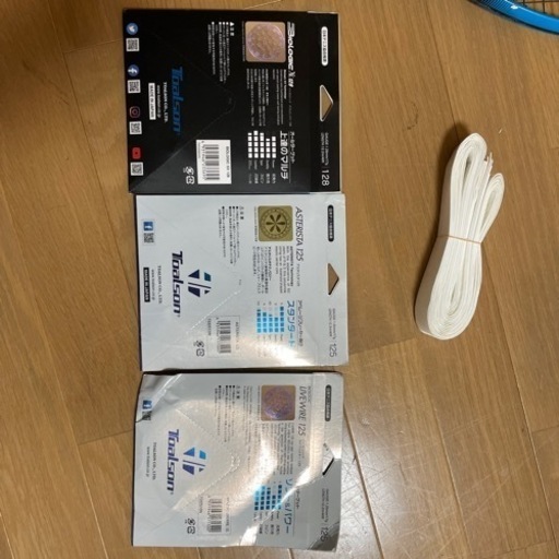 ラケット2本 ガット3本 グリップテープ5本