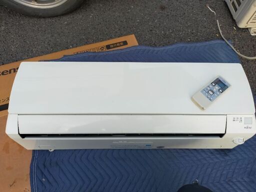 中古　動作可エアコン富士通AS-J28C-w 2013年製、 2.8kw10〜12畳用100v　7000円