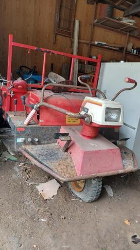 Kubotaの農業用運搬車と電動車