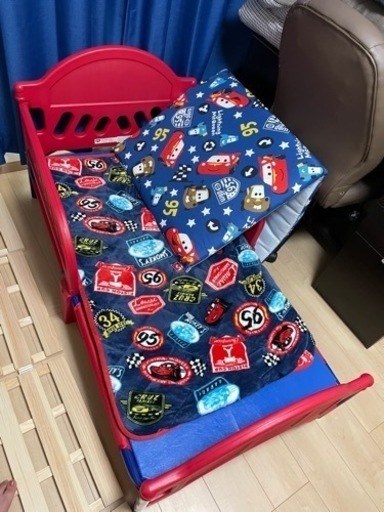 カーズの子供用ベッド
