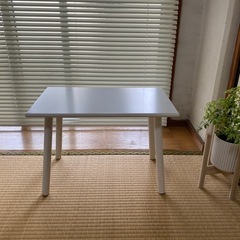 ホワイト木製テーブル