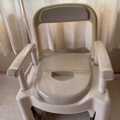 介護用品 ポータブルトイレ オムツなど