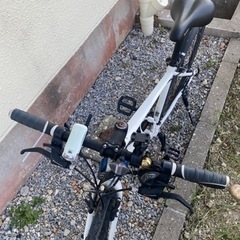 クロスバイク　ホワイト色
