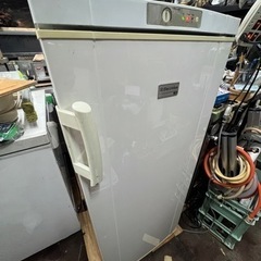 冷凍庫★エレクトロラックスストッカーEFM1200WA-RJP