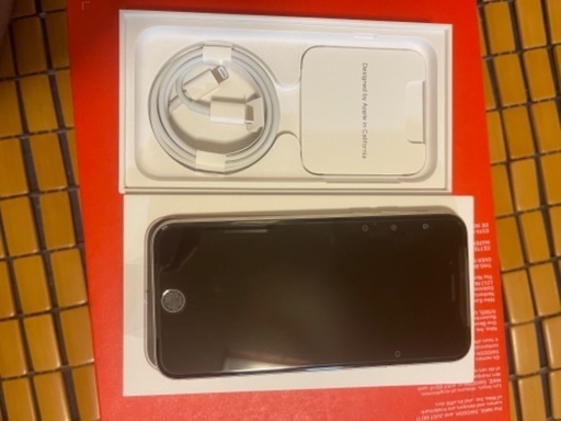 iPhone SE (第3世代) スターライト 64 GB SIM フリー