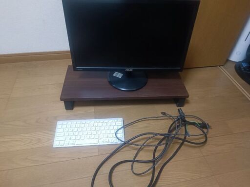 asusモニター、モニター台、Ankerキーボード、typecto hdmiケーブル