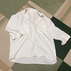 白シャツ