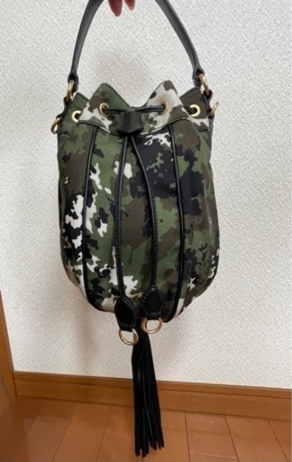 レア MIUMIU カモフラ バケツ 3WAY トップハンドル バッグ ブランド