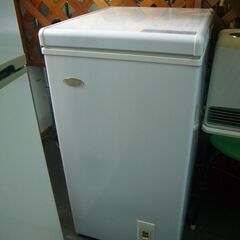 ハイアール　上開き式冷凍庫　66L　2012年製　JF-NC66A