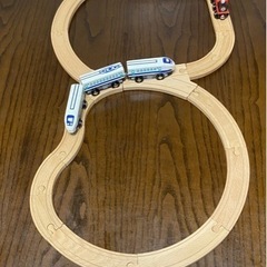 木製レールと木製電車模型