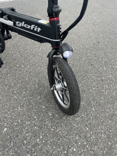 必見!!楽々の電動バイク glafit GFR-01です。専用充電器付き