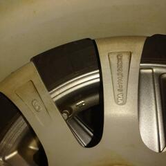 16インチアルミ。スタットレス付き