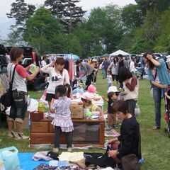 アルプス公園東入り口駐車場フリマ