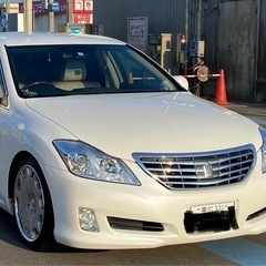 希少200系クラウンロイヤル純正グリル