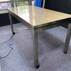 ステンレス製のテーブル 台 多様に使用可能！