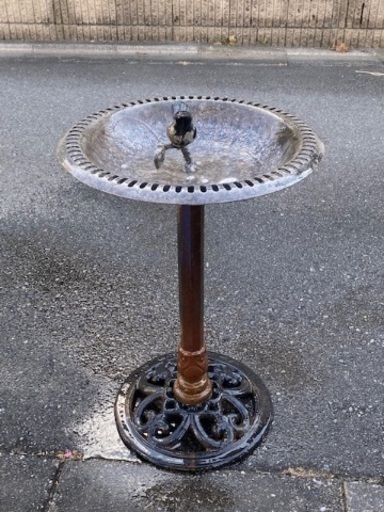 逸品 アイアン 鉄製 ガーデンスタンド 水鉢 鳥の水飲み場 オーナメント 